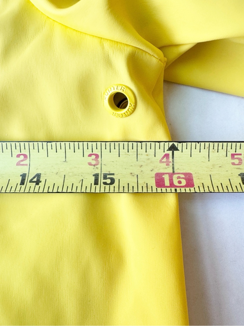 Hunter New Boys Water
Resistant Long Hooded Rain Jacket in Yellow NWT Size 8Y - Picture 14 of 14